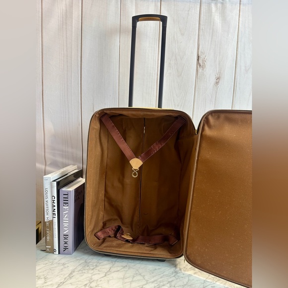Louis Vuitton Luggage - Picture 10 of 15
